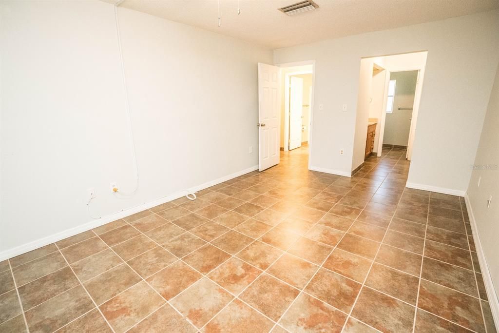 For Sale: $199,500 (2 beds, 2 baths, 1206 Square Feet)