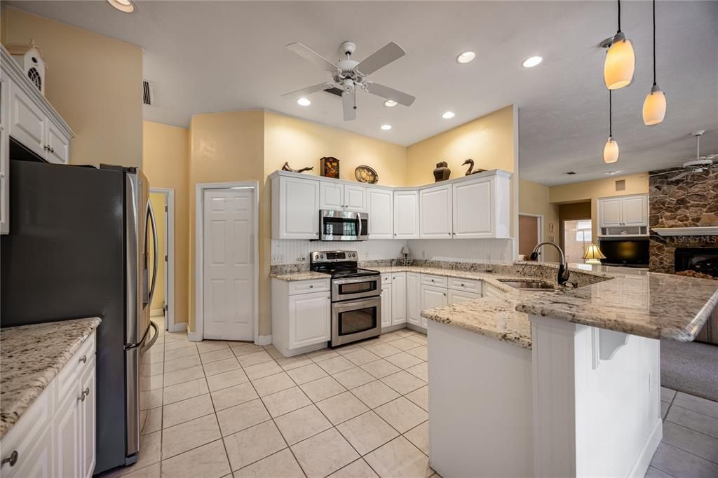 Active With Contract: $549,000 (3 beds, 3 baths, 2663 Square Feet)