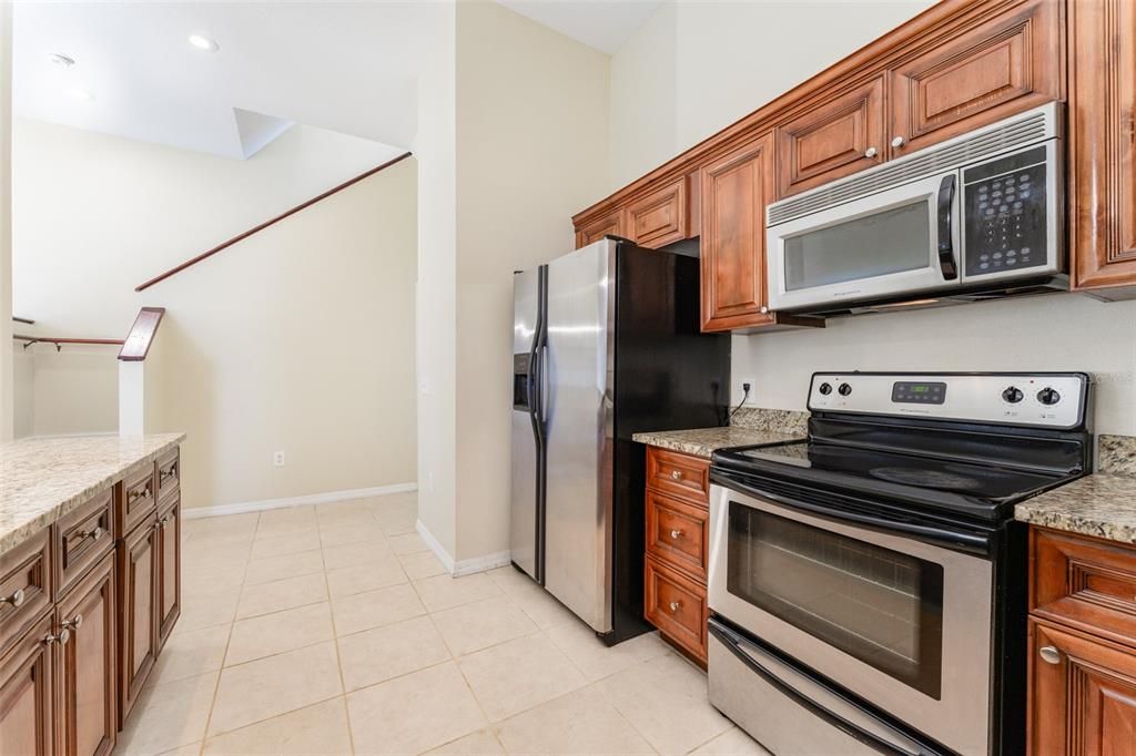 Active With Contract: $260,000 (3 beds, 3 baths, 1633 Square Feet)