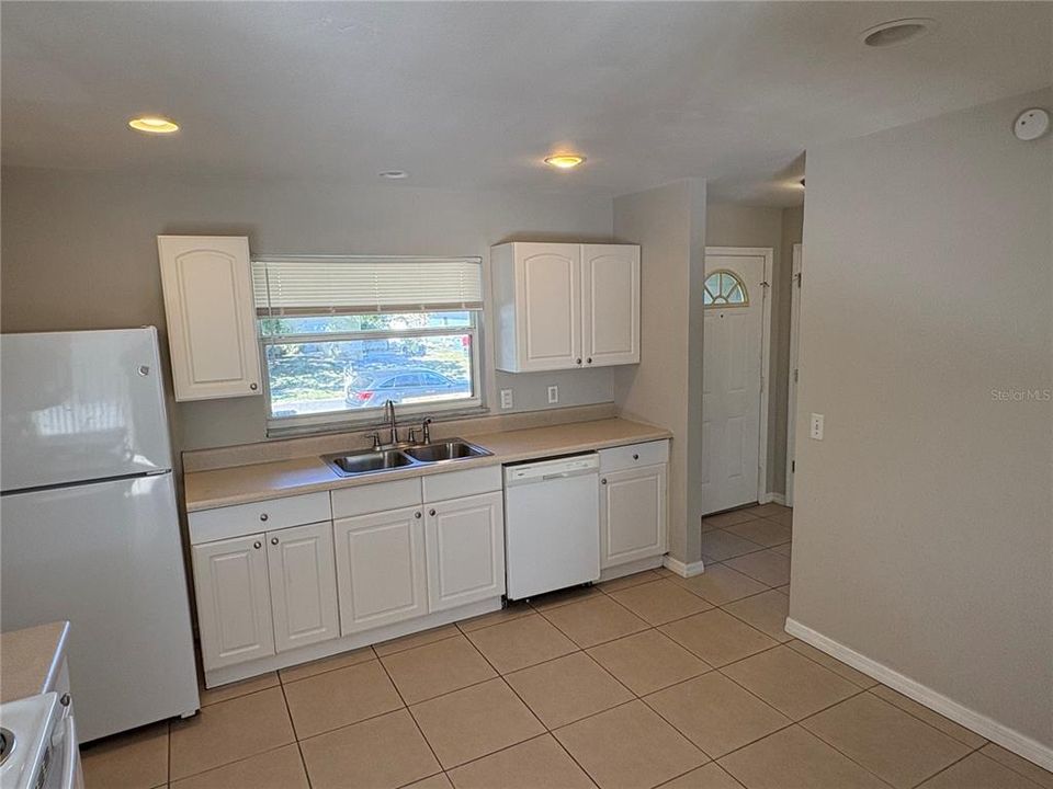 For Sale: $350,000 (3 beds, 2 baths, 1440 Square Feet)