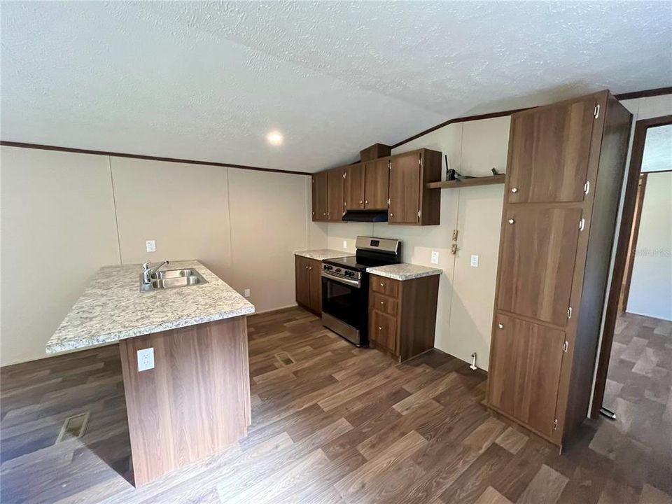 For Sale: $195,000 (3 beds, 2 baths, 1140 Square Feet)