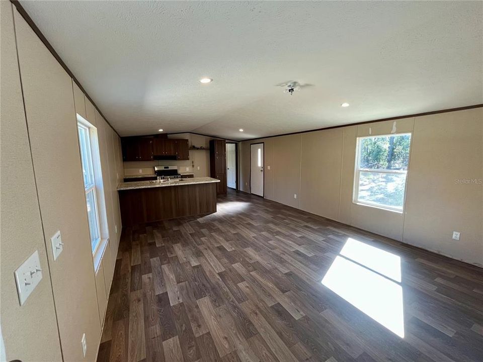 For Sale: $195,000 (3 beds, 2 baths, 1140 Square Feet)