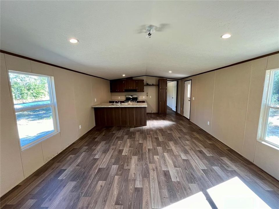 For Sale: $195,000 (3 beds, 2 baths, 1140 Square Feet)