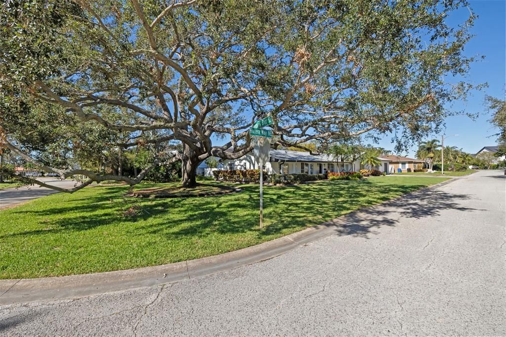 For Sale: $1,700,000 (4 beds, 2 baths, 2577 Square Feet)