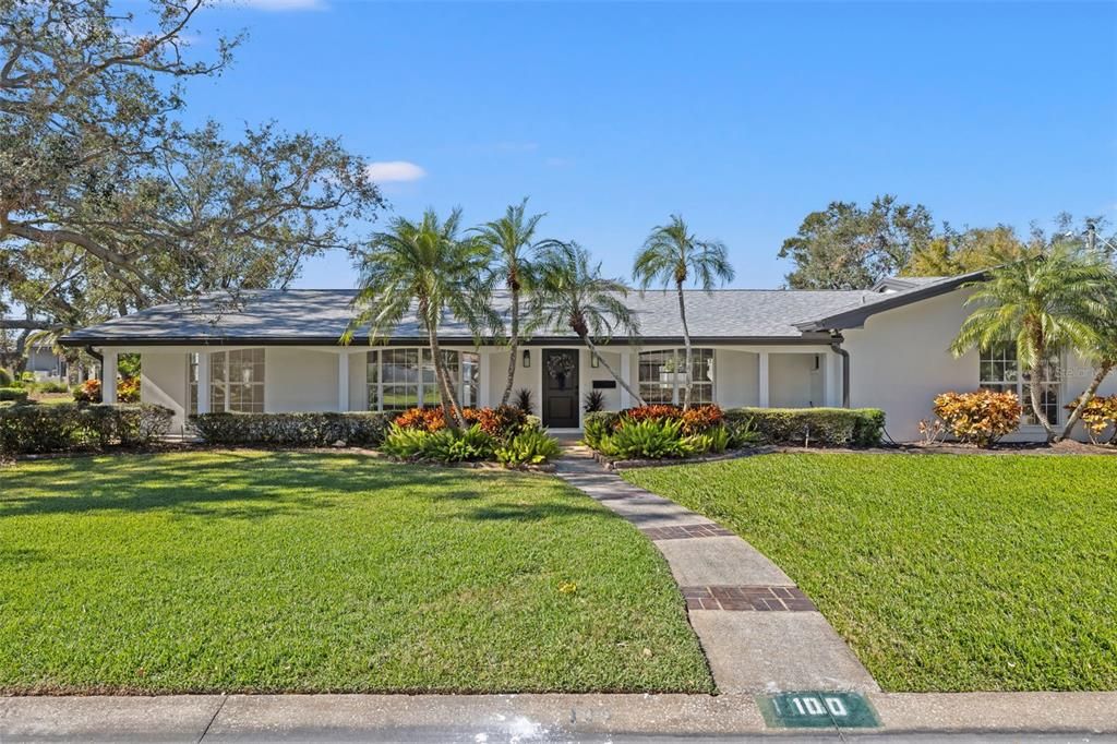 For Sale: $1,700,000 (4 beds, 2 baths, 2577 Square Feet)