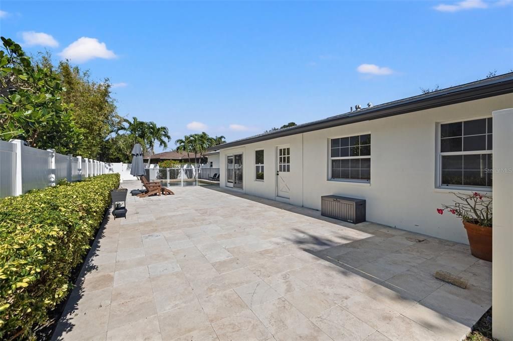 For Sale: $1,700,000 (4 beds, 2 baths, 2577 Square Feet)