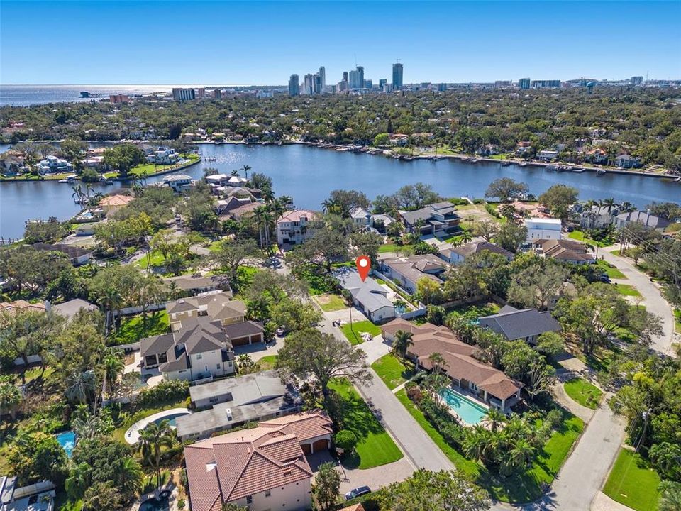 For Sale: $1,700,000 (4 beds, 2 baths, 2577 Square Feet)