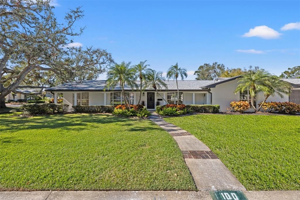 For Sale: $1,700,000 (4 beds, 2 baths, 2577 Square Feet)