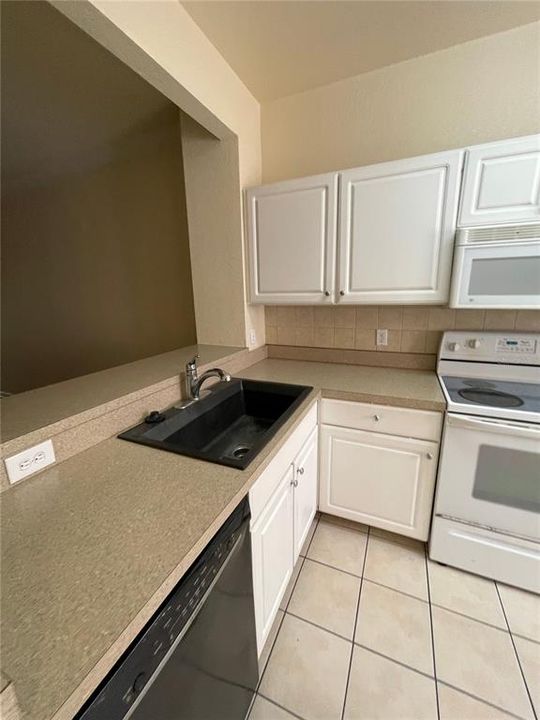 For Rent: $1,550 (2 beds, 2 baths, 1275 Square Feet)