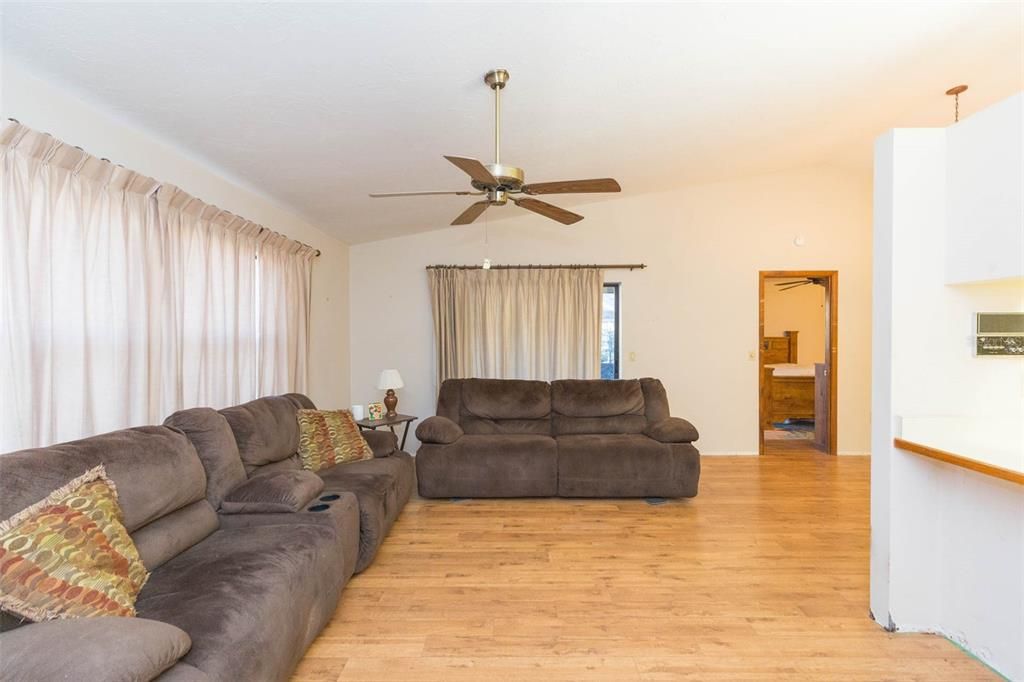 For Sale: $370,000 (3 beds, 2 baths, 1623 Square Feet)