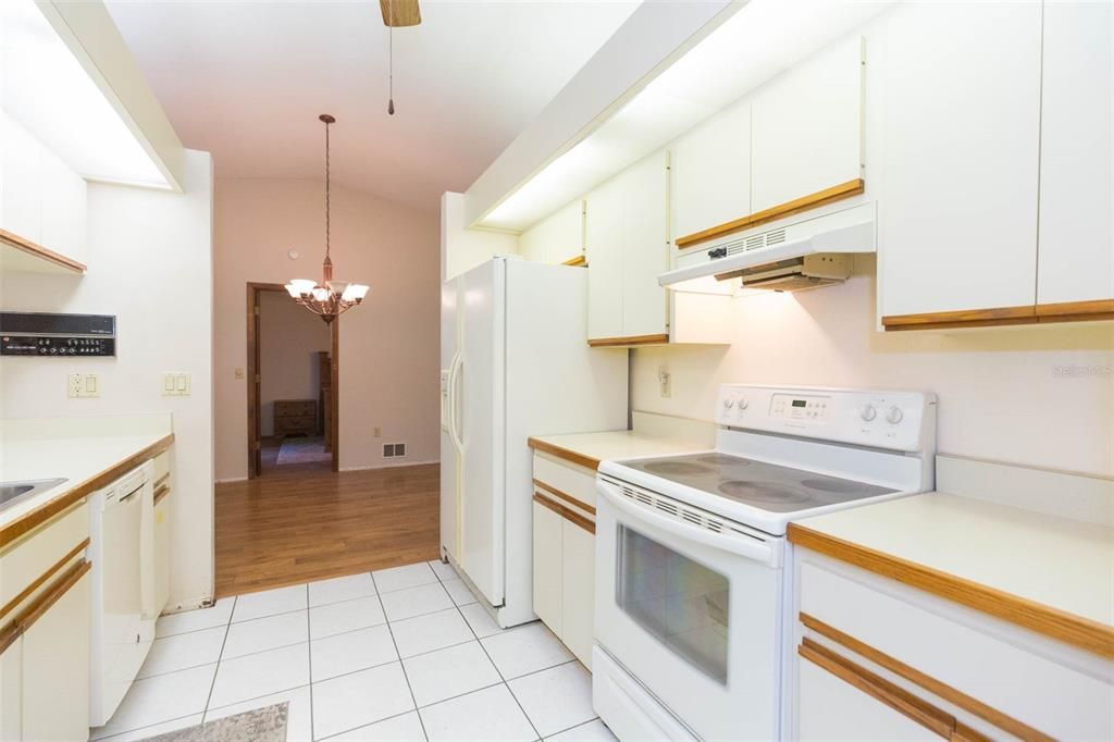 For Sale: $370,000 (3 beds, 2 baths, 1623 Square Feet)