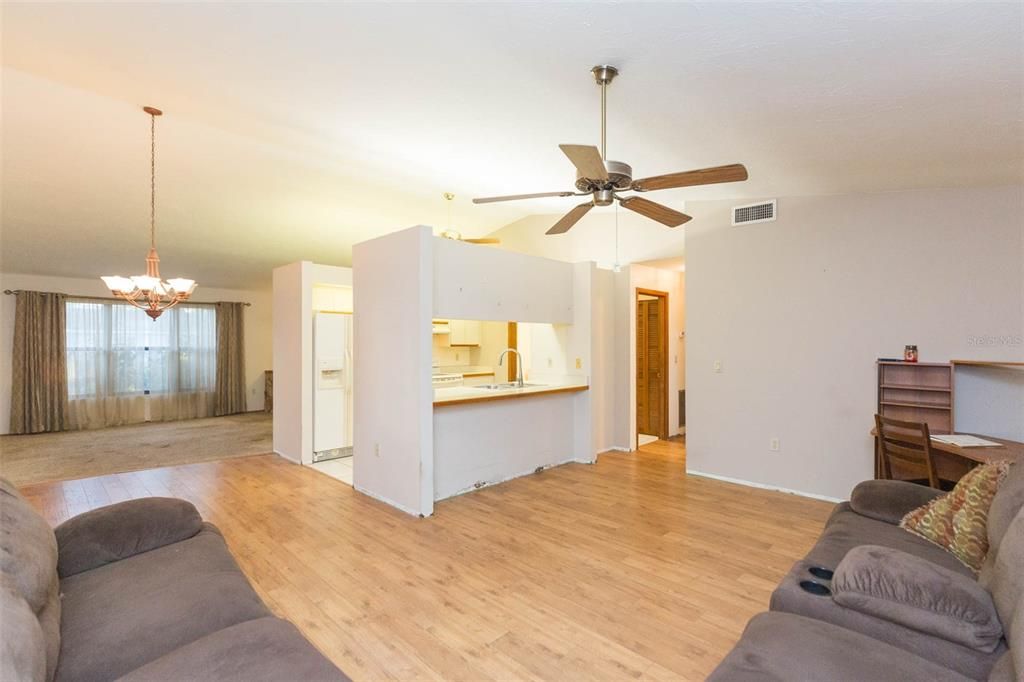 For Sale: $370,000 (3 beds, 2 baths, 1623 Square Feet)