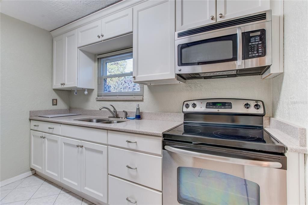 For Sale: $442,500 (2 beds, 2 baths, 1040 Square Feet)