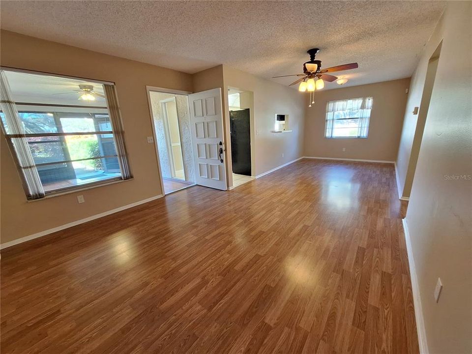 Front entry into spacious main living & dining room combo~