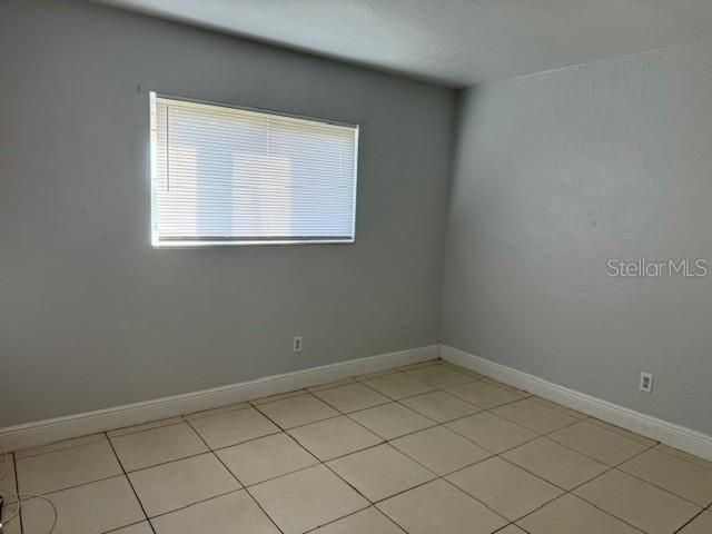 For Rent: $1,200 (2 beds, 1 baths, 999 Square Feet)