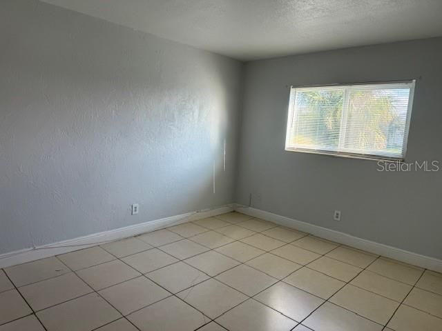 For Rent: $1,200 (2 beds, 1 baths, 999 Square Feet)