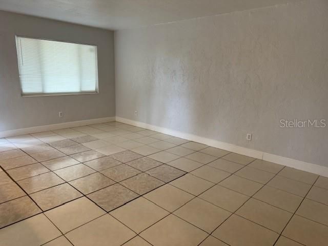 For Rent: $1,200 (2 beds, 1 baths, 999 Square Feet)