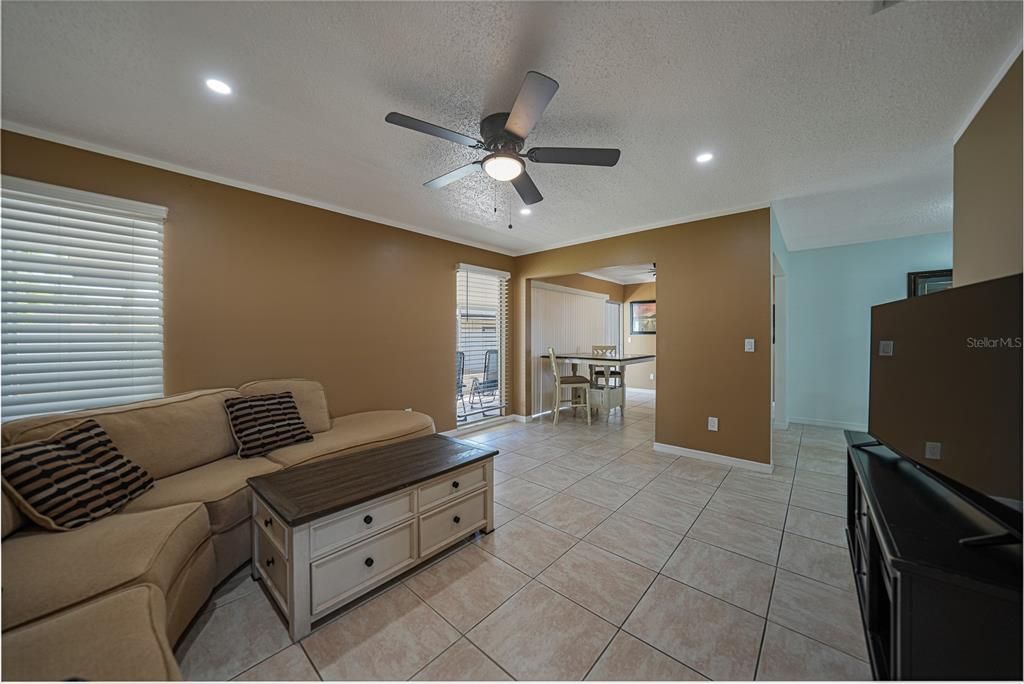 For Sale: $279,900 (3 beds, 2 baths, 1328 Square Feet)