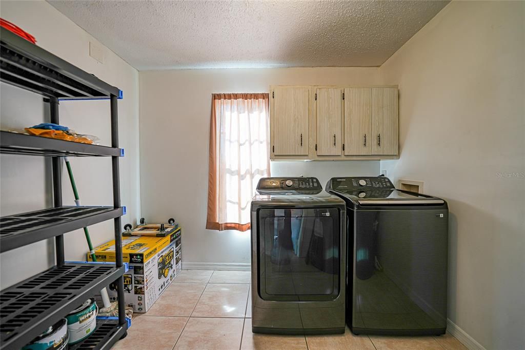 For Sale: $279,900 (3 beds, 2 baths, 1328 Square Feet)