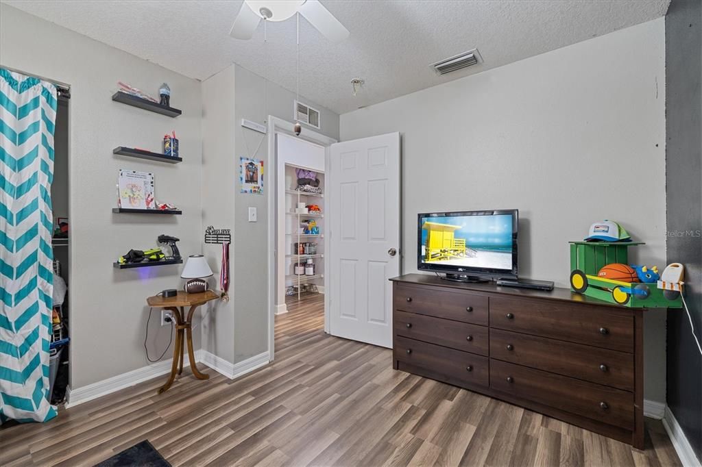 Active With Contract: $335,900 (3 beds, 2 baths, 1179 Square Feet)