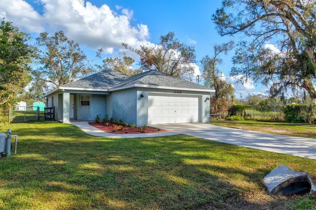 Active With Contract: $335,900 (3 beds, 2 baths, 1179 Square Feet)