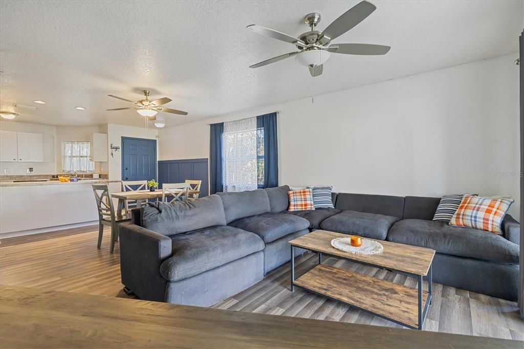 Active With Contract: $335,900 (3 beds, 2 baths, 1179 Square Feet)