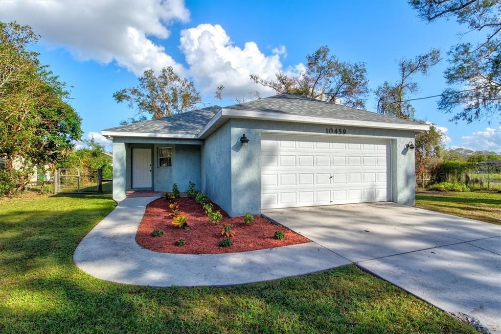 Active With Contract: $335,900 (3 beds, 2 baths, 1179 Square Feet)