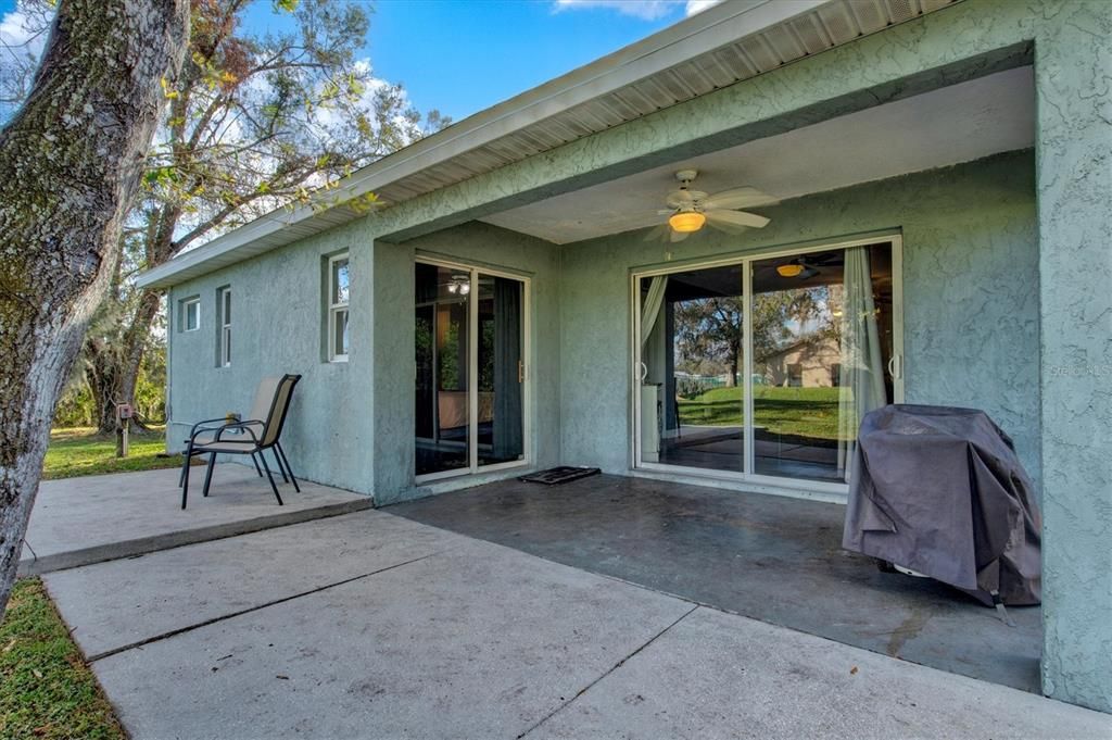 Active With Contract: $335,900 (3 beds, 2 baths, 1179 Square Feet)