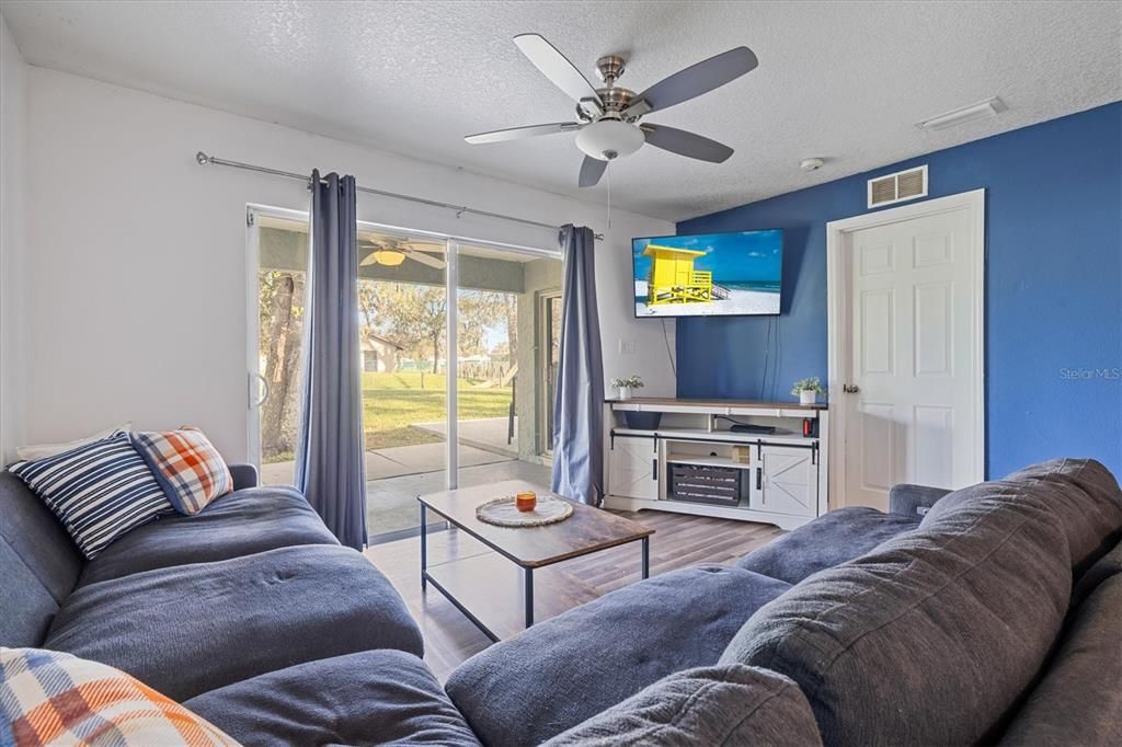 Active With Contract: $335,900 (3 beds, 2 baths, 1179 Square Feet)