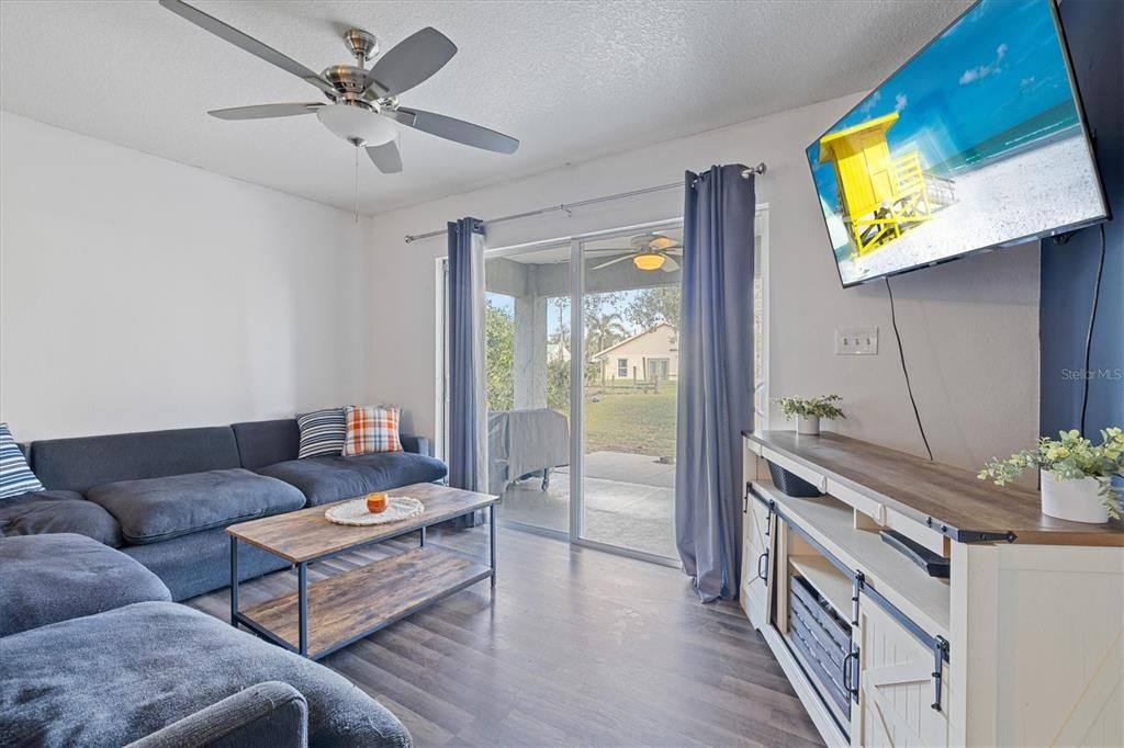 Active With Contract: $335,900 (3 beds, 2 baths, 1179 Square Feet)