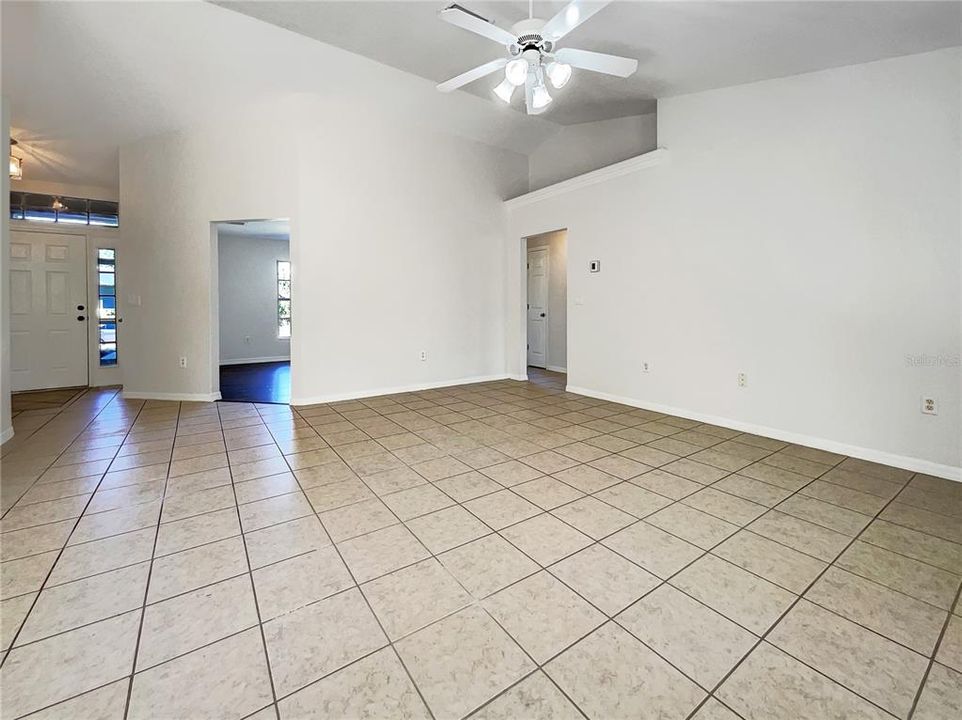 For Sale: $305,000 (3 beds, 2 baths, 1754 Square Feet)