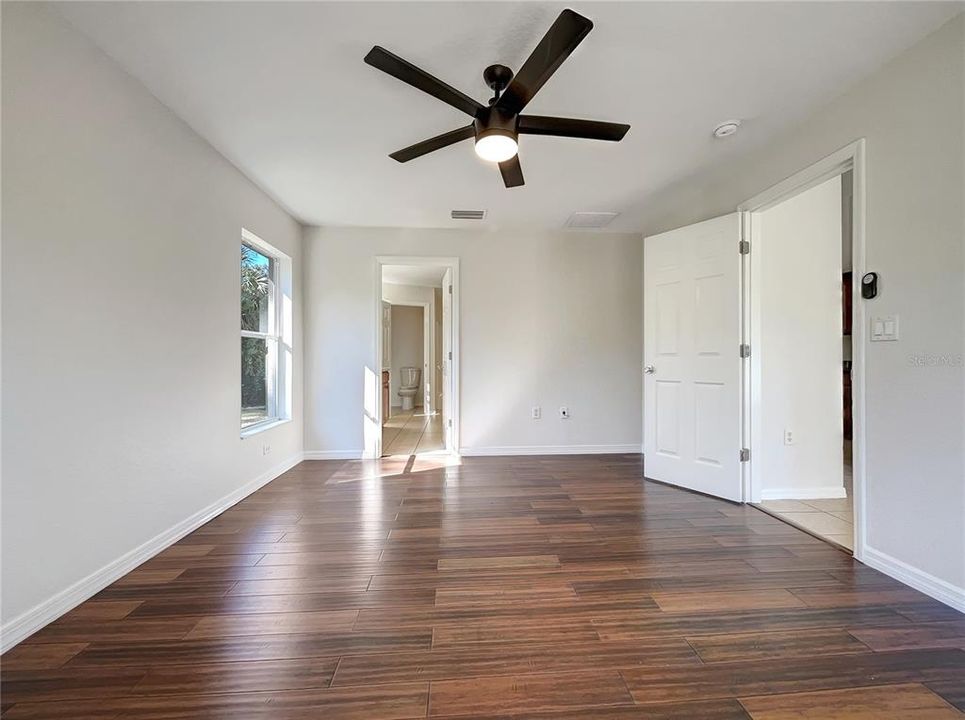 For Sale: $305,000 (3 beds, 2 baths, 1754 Square Feet)