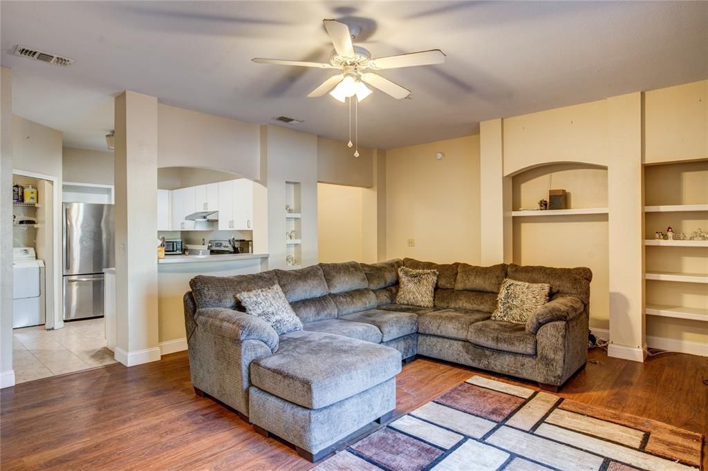 For Sale: $195,000 (2 beds, 2 baths, 1242 Square Feet)