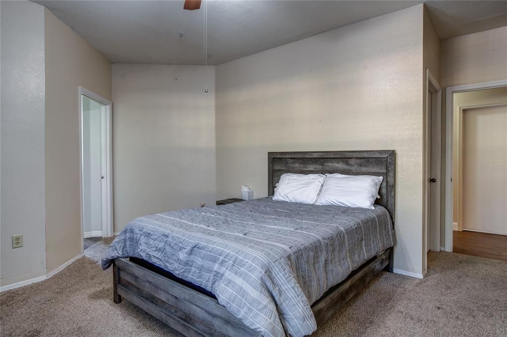 For Sale: $195,000 (2 beds, 2 baths, 1242 Square Feet)