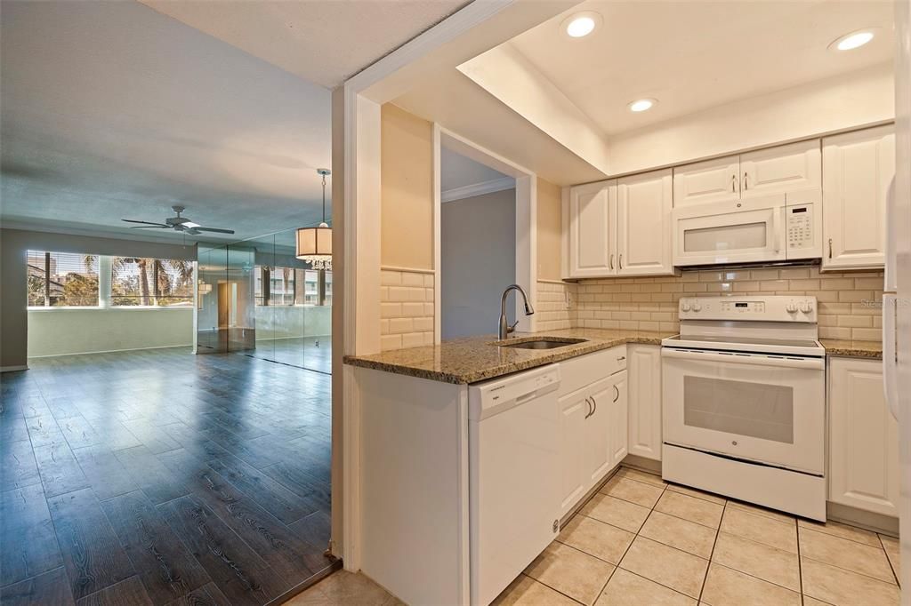 For Sale: $369,000 (2 beds, 2 baths, 1200 Square Feet)