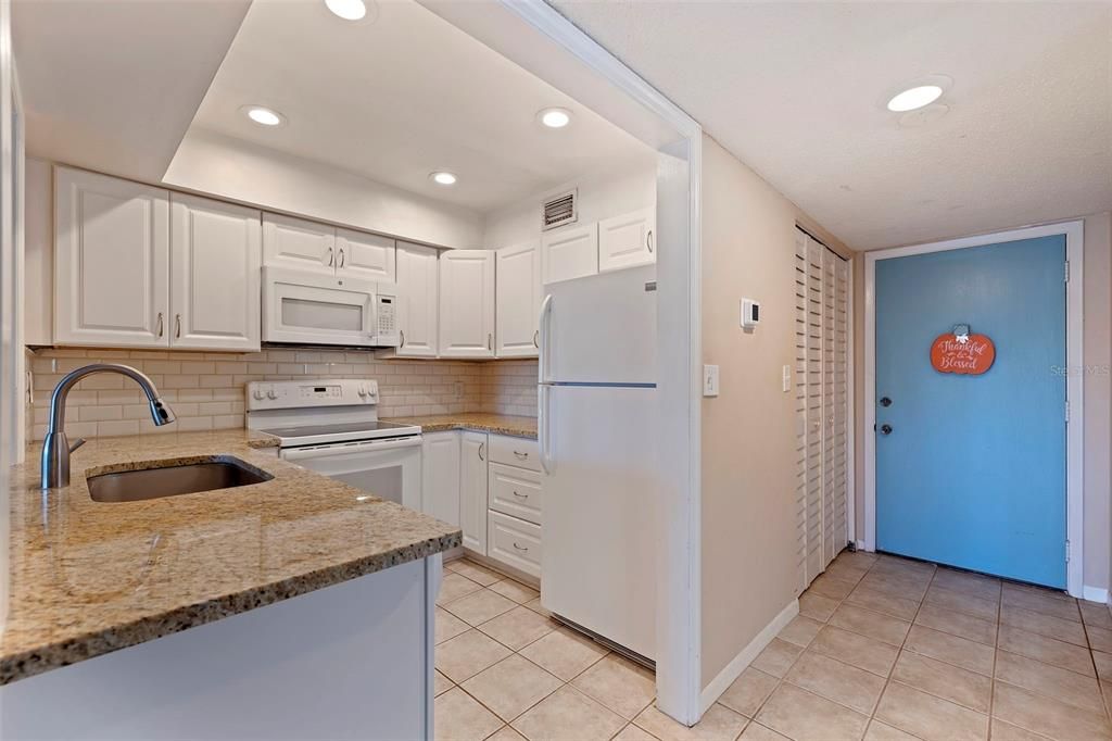 For Sale: $369,000 (2 beds, 2 baths, 1200 Square Feet)