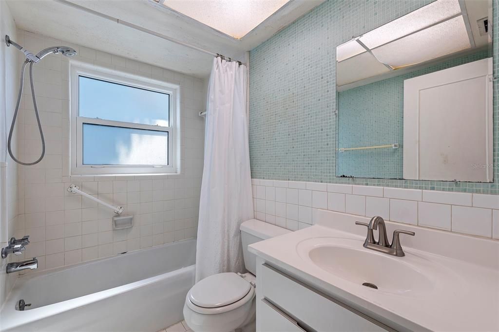 For Sale: $369,000 (2 beds, 2 baths, 1200 Square Feet)