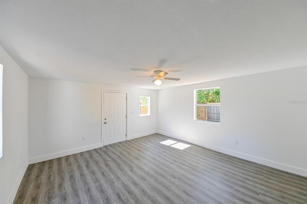 For Sale: $435,000 (3 beds, 2 baths, 1709 Square Feet)