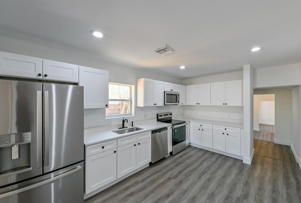 For Sale: $435,000 (3 beds, 2 baths, 1709 Square Feet)