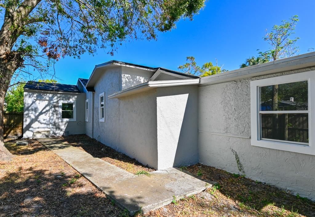 For Sale: $435,000 (3 beds, 2 baths, 1709 Square Feet)