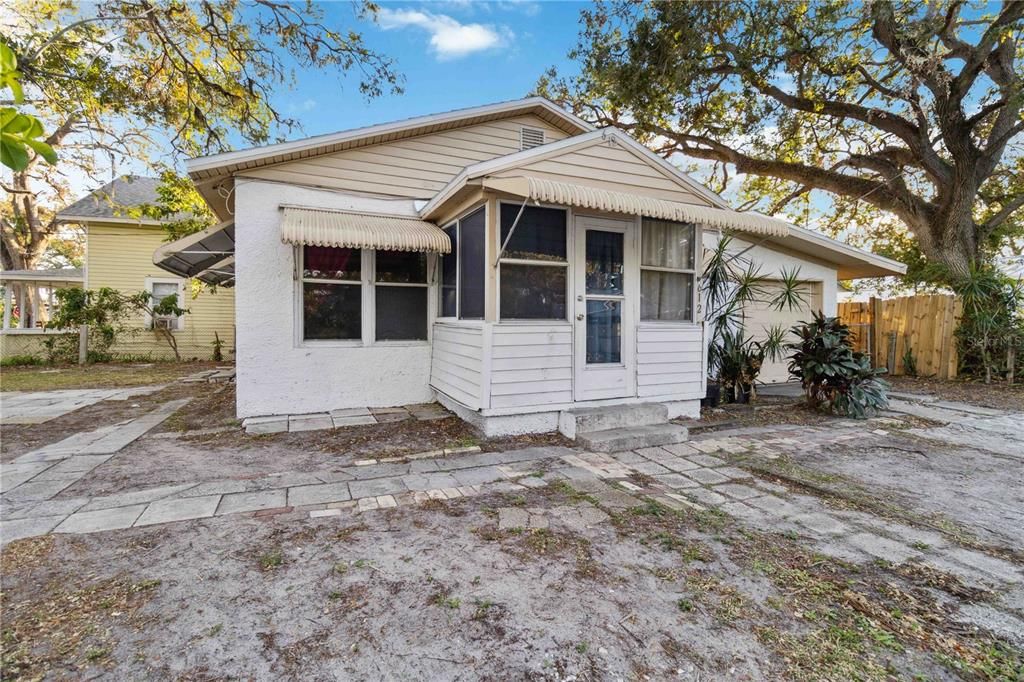 For Sale: $199,000 (3 beds, 2 baths, 960 Square Feet)