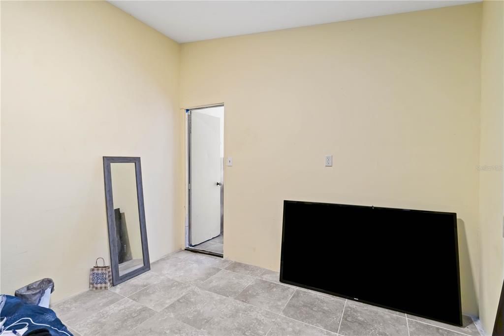 Active With Contract: $170,000 (2 beds, 1 baths, 960 Square Feet)