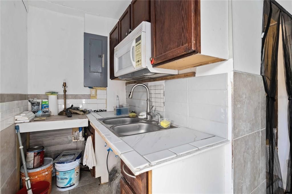 Active With Contract: $170,000 (2 beds, 1 baths, 960 Square Feet)