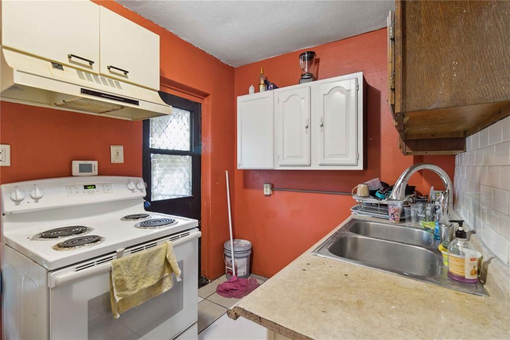 For Sale: $199,000 (3 beds, 2 baths, 960 Square Feet)