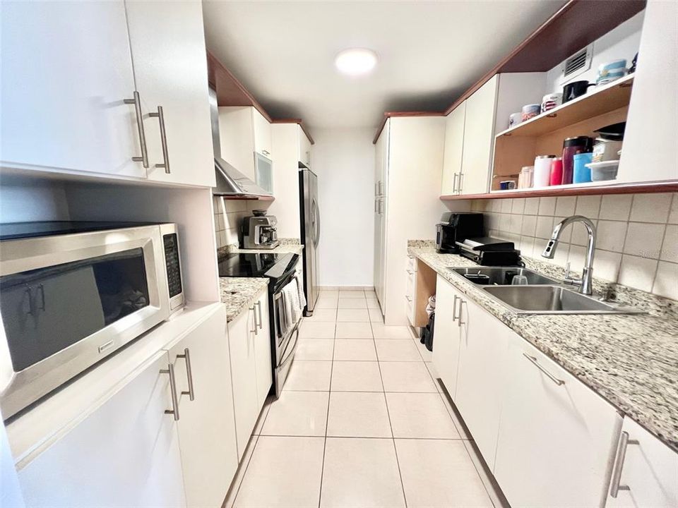 For Rent: $3,300 (2 beds, 2 baths, 1275 Square Feet)