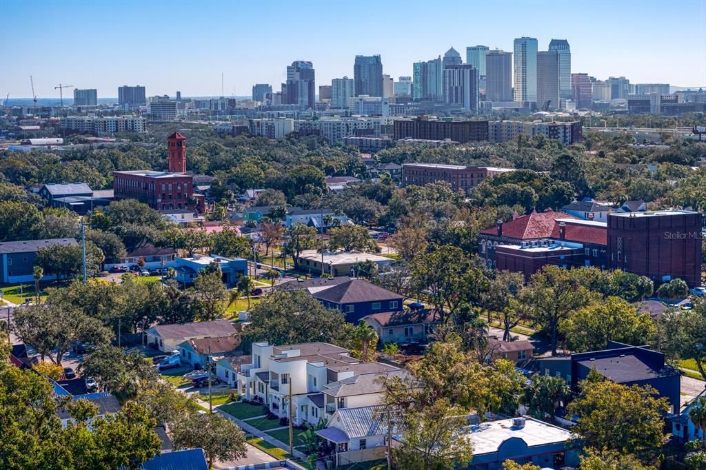 Minutes to Downtown Tampa