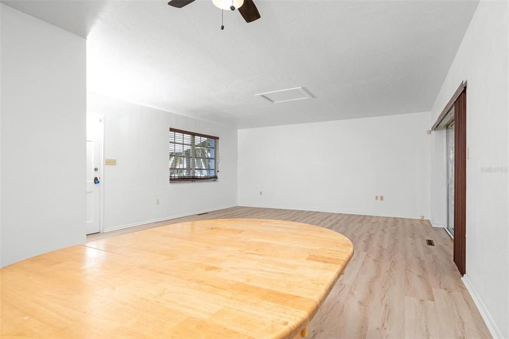 For Sale: $245,000 (2 beds, 2 baths, 1264 Square Feet)