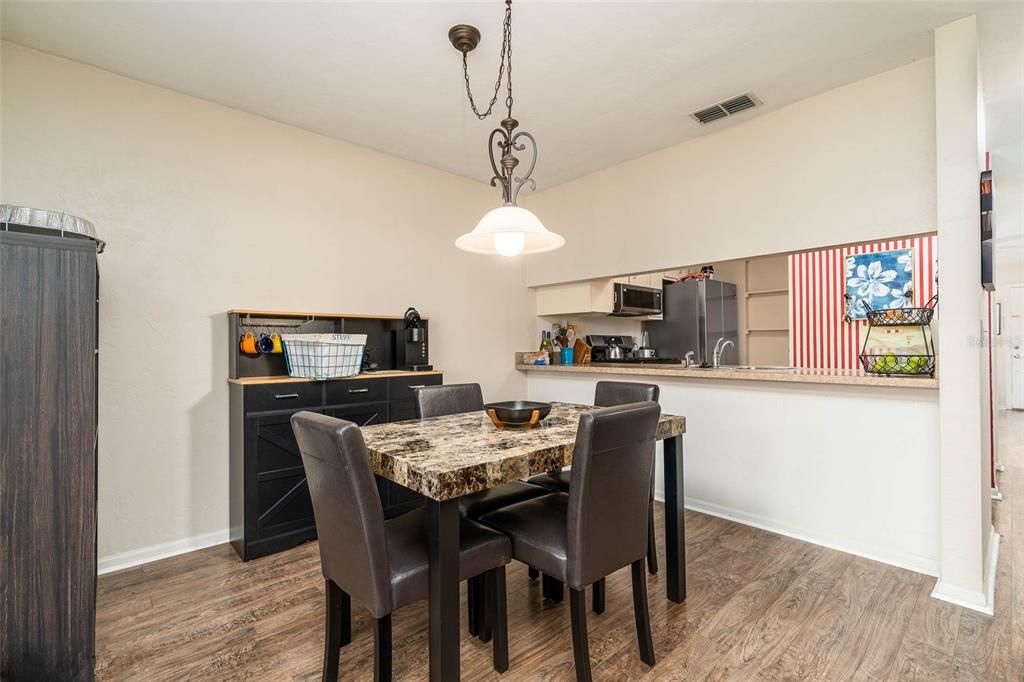 For Sale: $229,000 (2 beds, 2 baths, 1279 Square Feet)