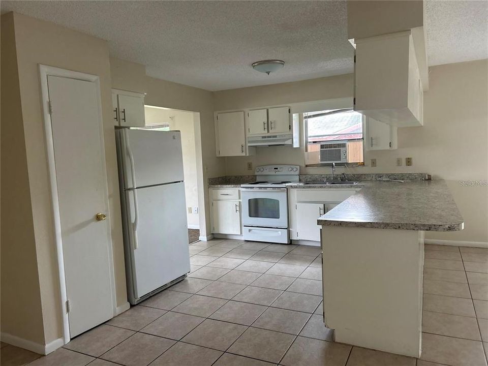 For Rent: $1,750 (3 beds, 2 baths, 1790 Square Feet)