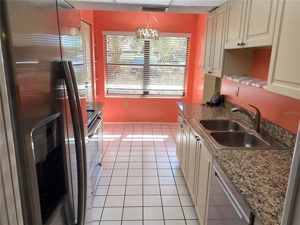 For Sale: $185,000 (2 beds, 2 baths, 1001 Square Feet)